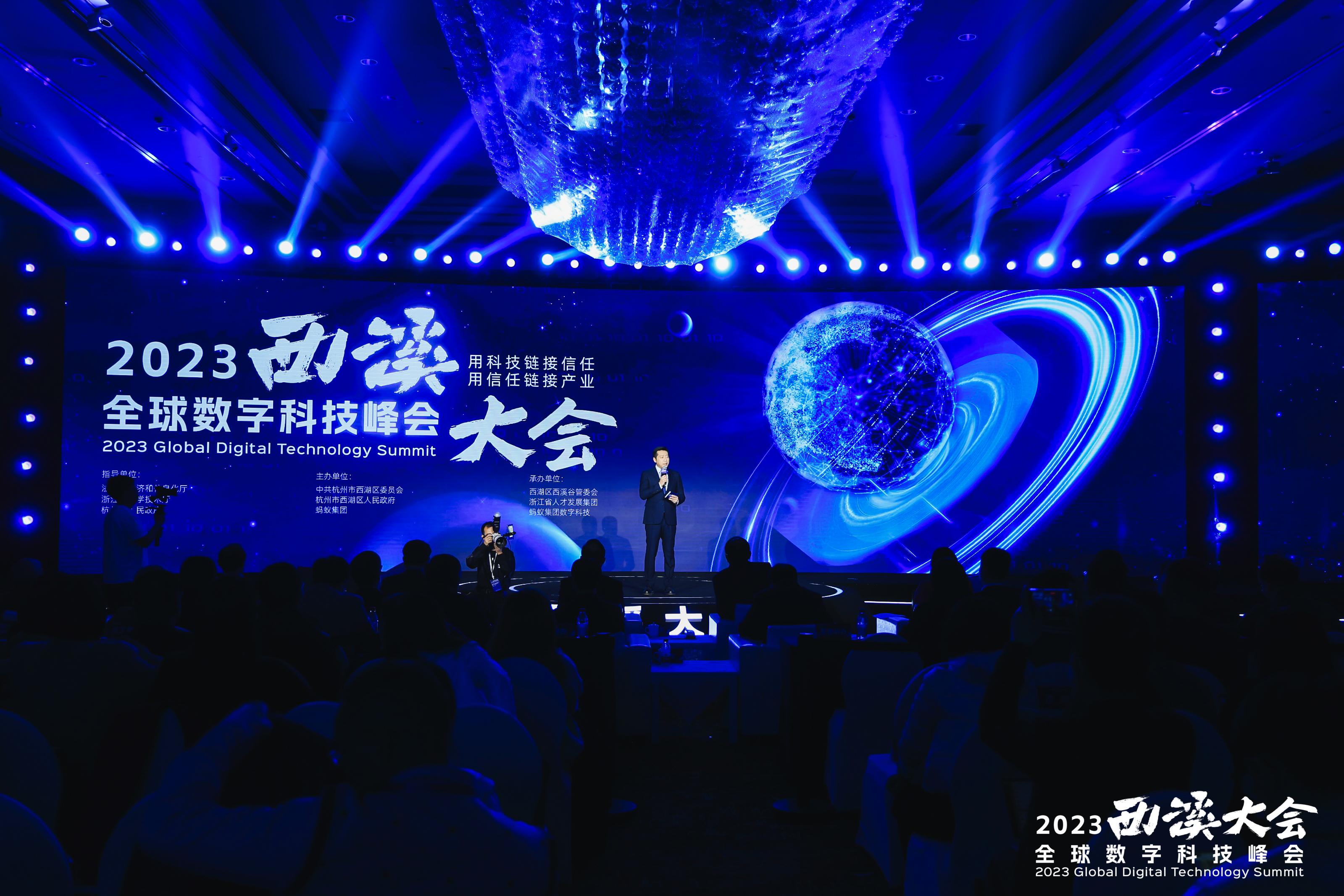 蓝狮平台注册:西溪大会圆桌对谈:Web3如何助力企业打造爆品?